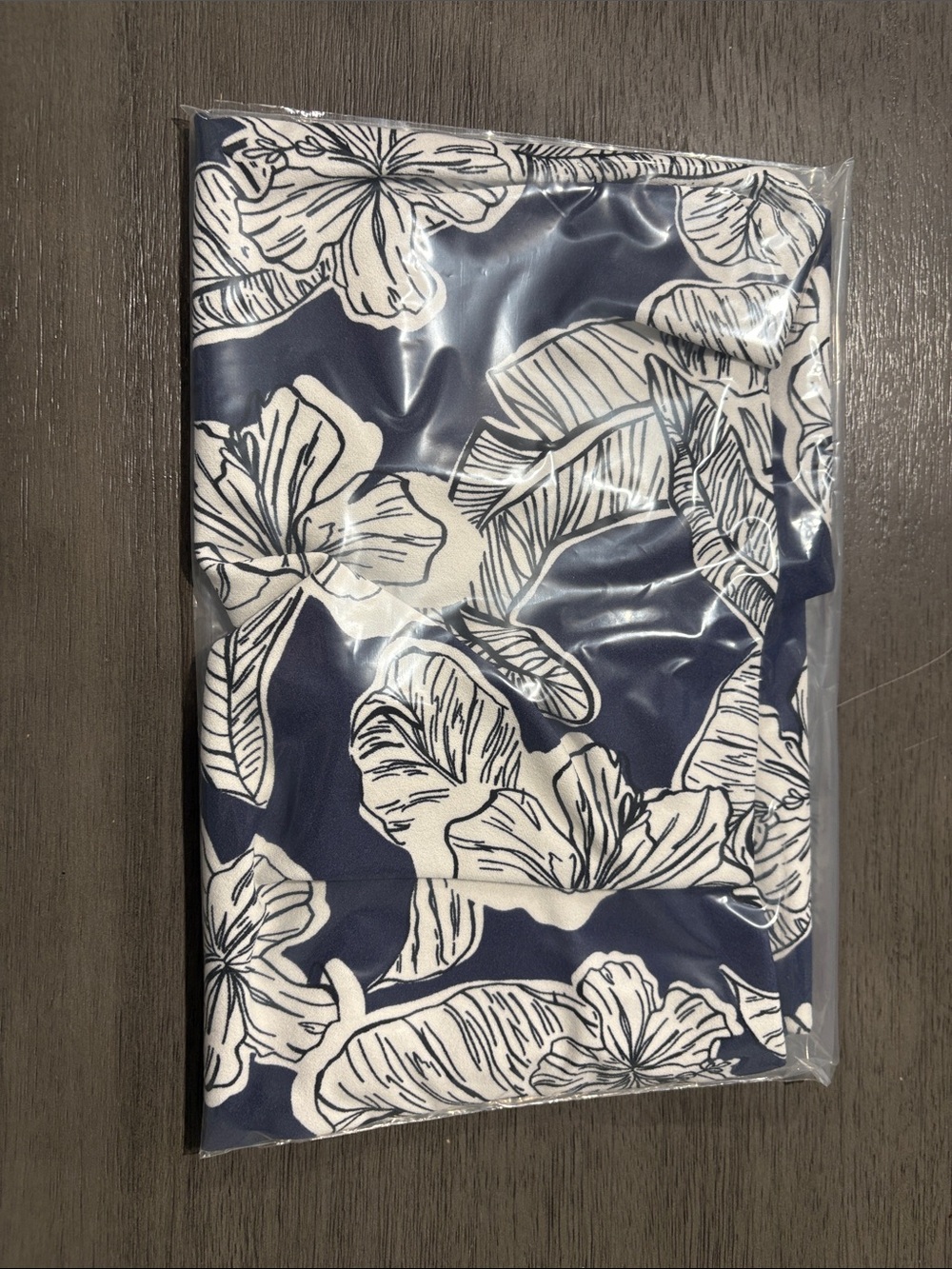 MELLODAY Navy and White Floral Cowl-Neck Cap Sleeve Blouse - Picture 3 of 6